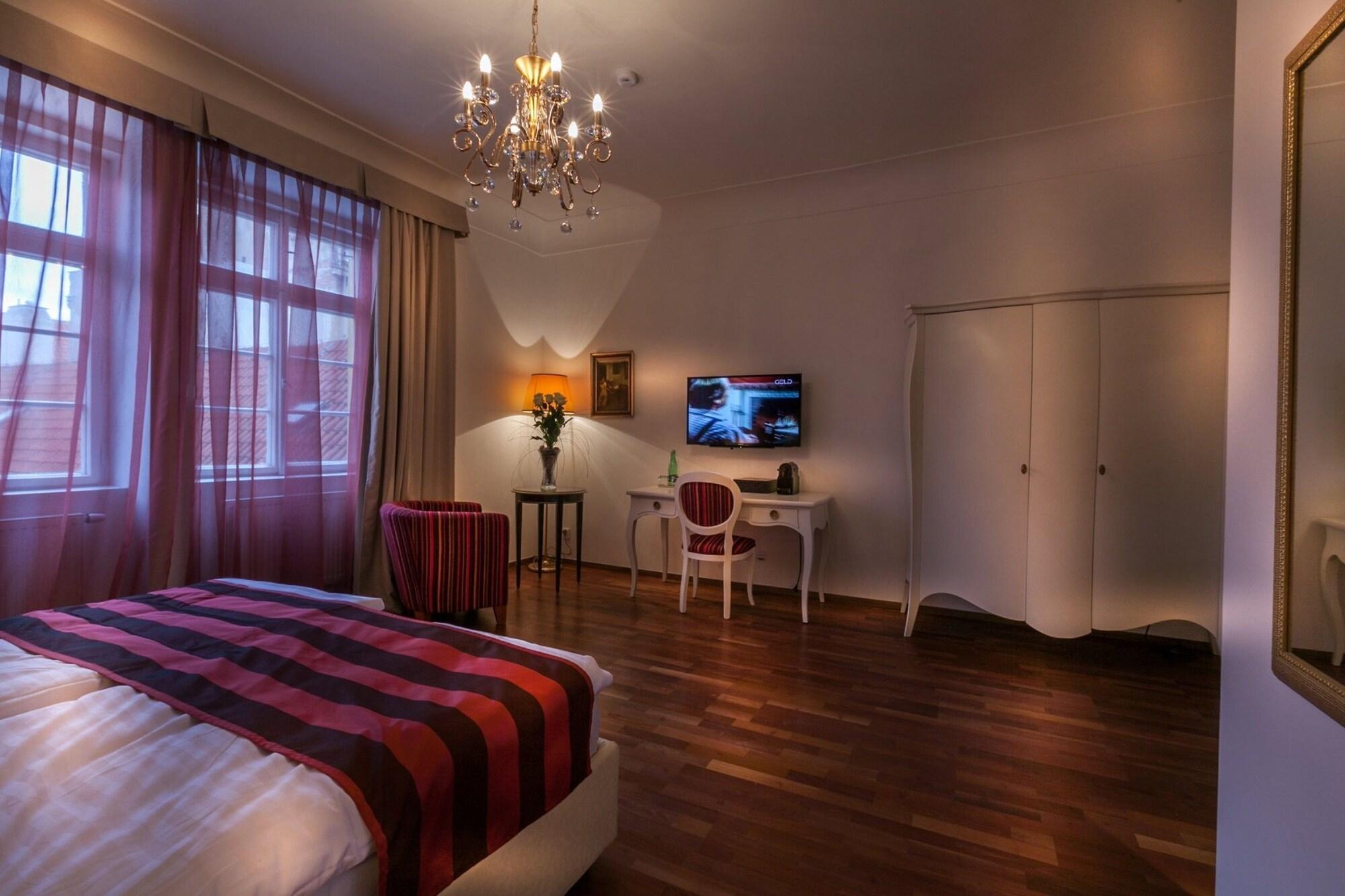 Little King U Malvaze Otel Prag Dış mekan fotoğraf