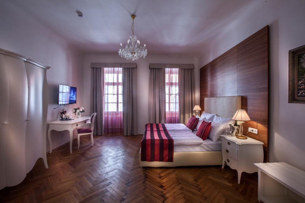 Little King U Malvaze Otel Prag Dış mekan fotoğraf